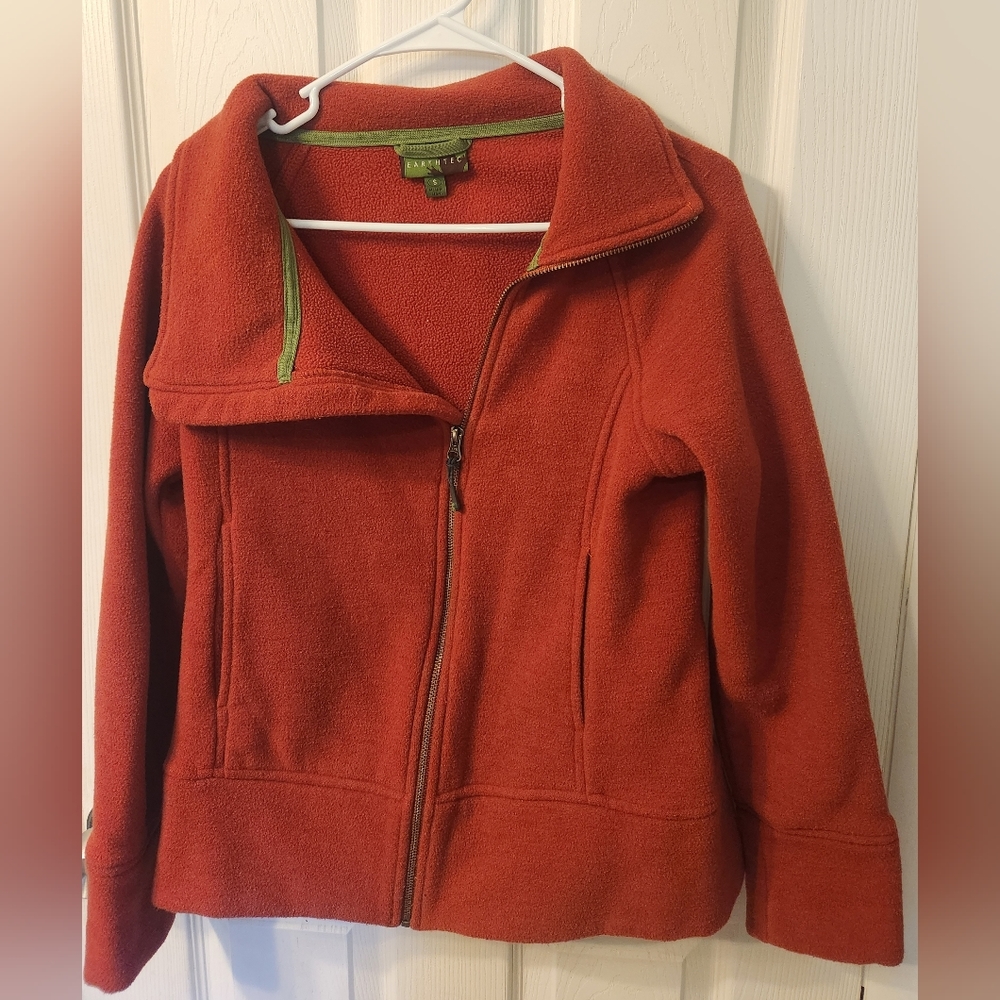 Earthtec diagonal zip-up